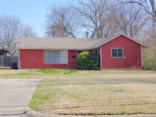 1506 N. Preston St., Ennis, TX
